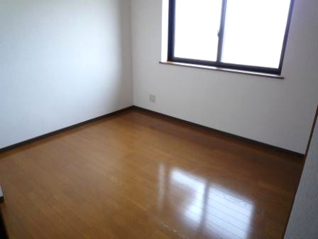 Other room space. Another Western-style (north of Western-style)