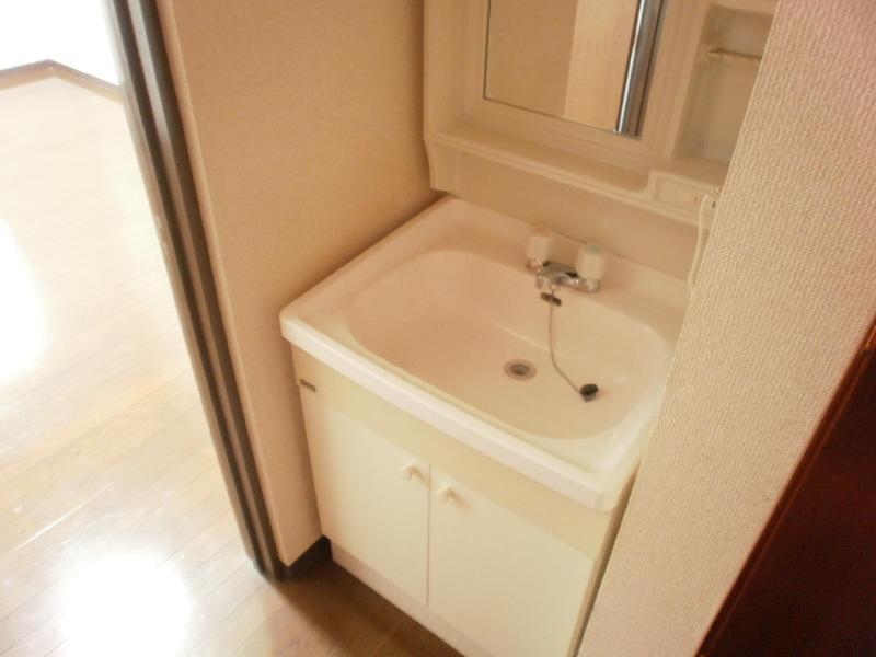 Other Equipment. Washbasin! 