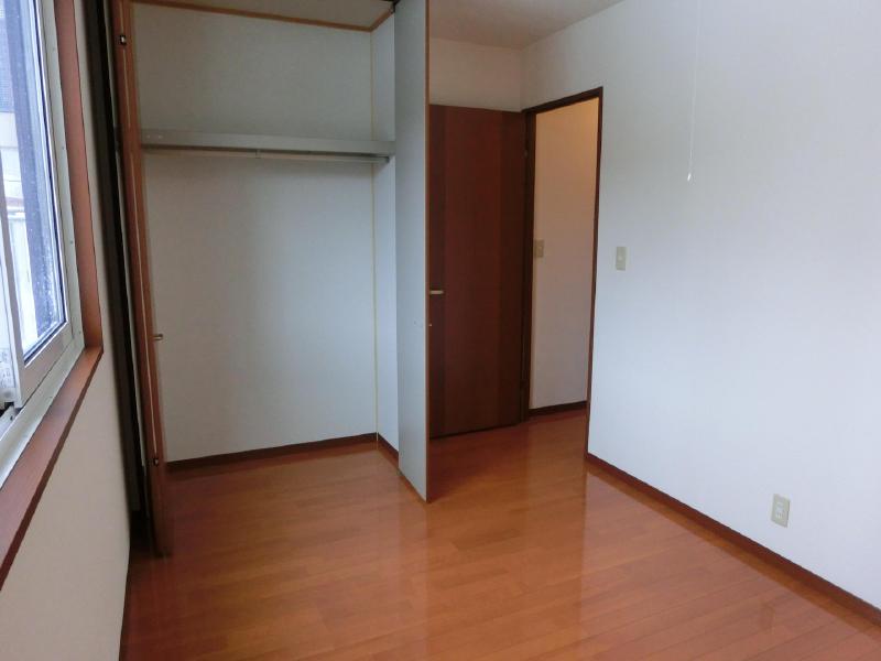 Other room space. 101 is the issue of photo.