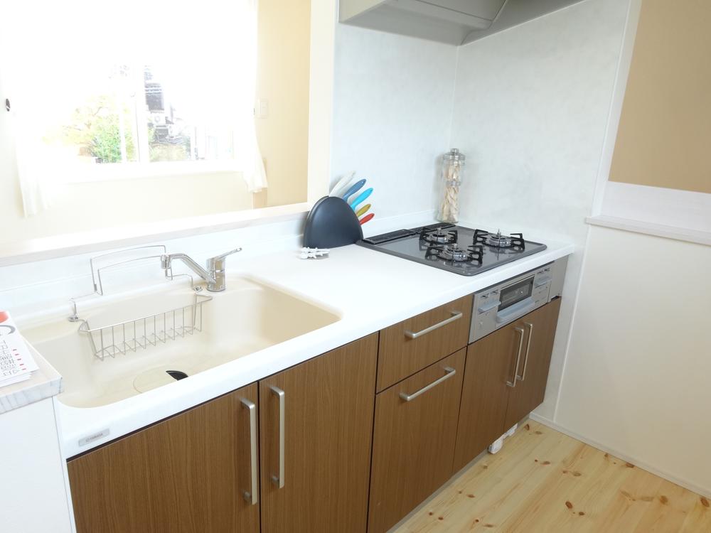 Kitchen. Local (10 May 2013) Shooting