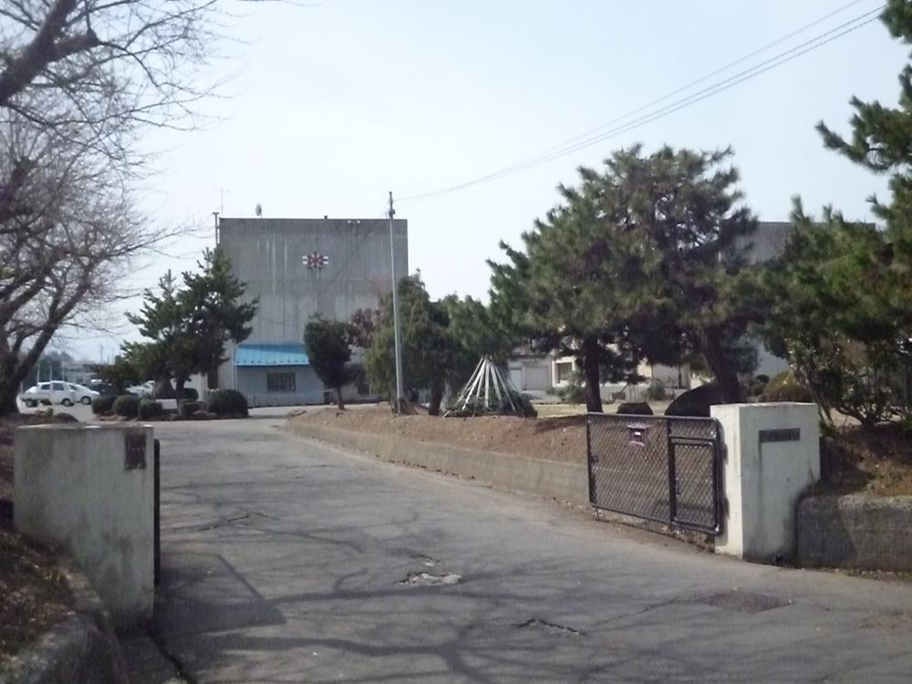 Junior high school. The second junior high school Walk about 28 minutes