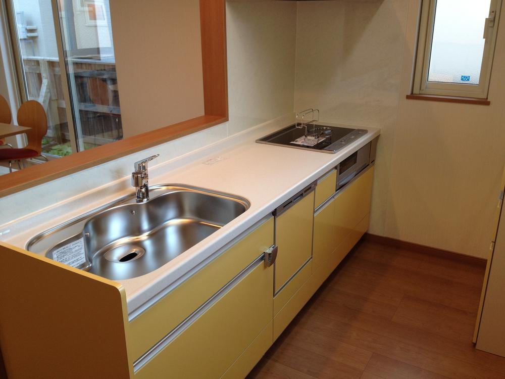 Kitchen. The system kitchen, Dishwasher ・ IH cooking heater ・ Range hood fan ・ Standard equipped with a cupboard, which was coordinated by the same manufacturer