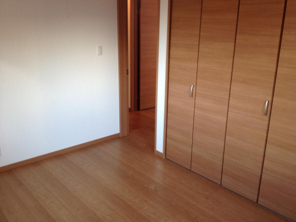 Other introspection. We put always an accommodating one place and the window two places to 2F each room