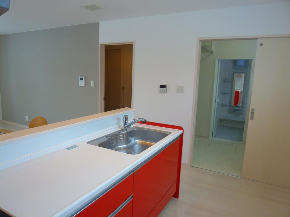 Other introspection. Convenient housework flow line that summarizes the kitchen or around the water in a straight line.