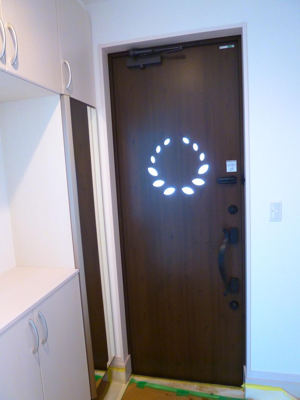 Entrance. Stylish entrance door has adopted the thermal insulation door of the cold weather model