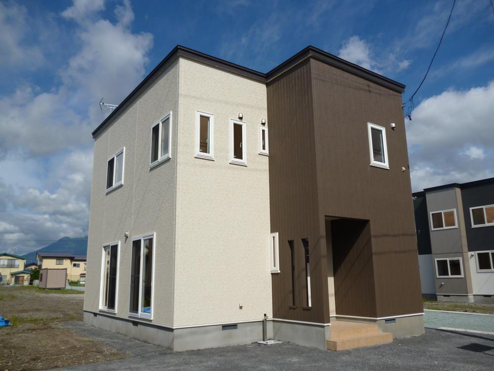 Local appearance photo. San Garden trees No.8 4LDK hybrid housing