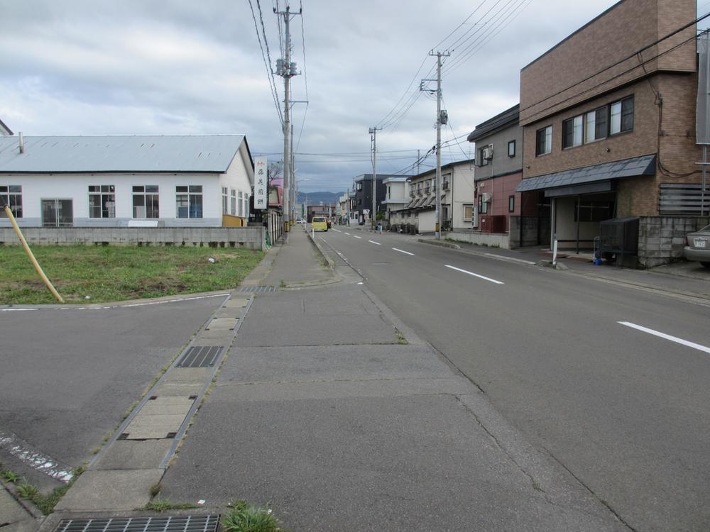 Other local. West road is spacious and about 12m.