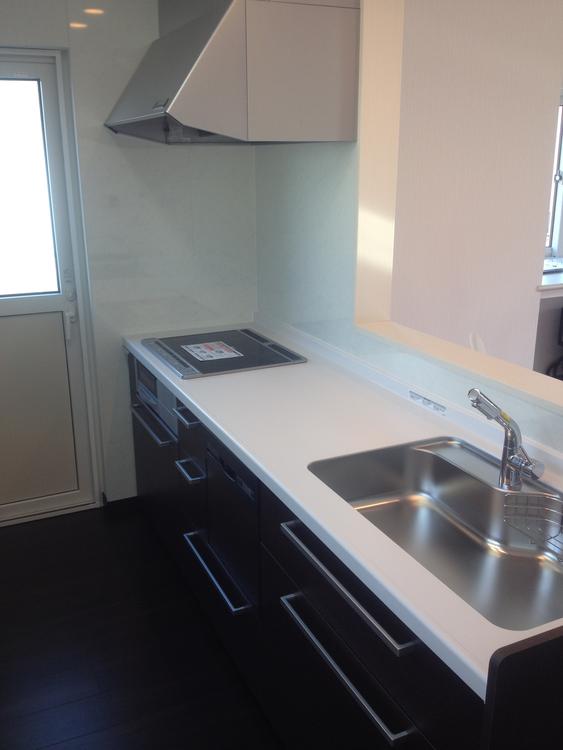 Kitchen. Standard equipped with a dish washing dryer of housework efficiency UP the system kitchen!