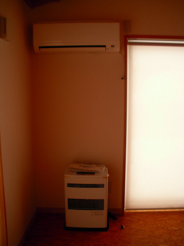 Living and room. Parking lot