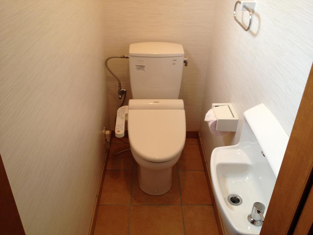 Toilet. Of course, shower toilet ・ With a heated toilet seat