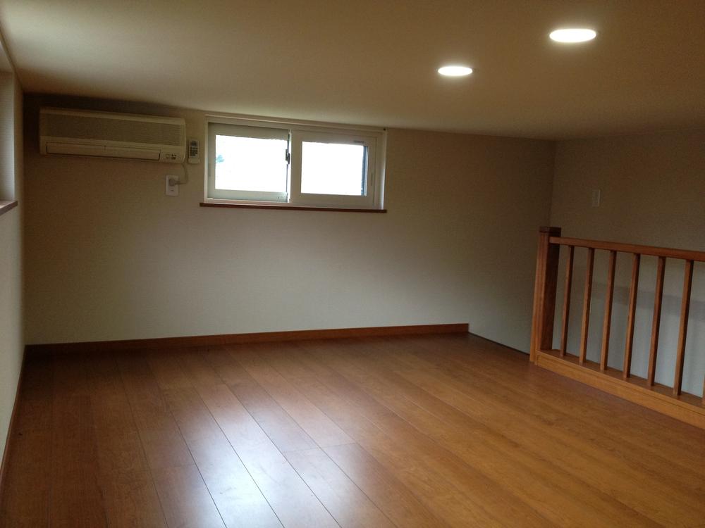 Other introspection. Air-conditioned rooms in the loft