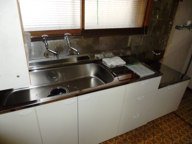 Kitchen. New kitchen! Compact functionality also enough!