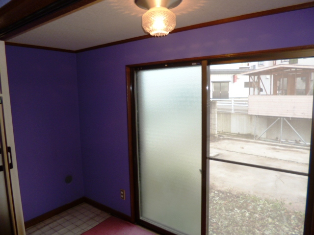 Other room space. It is a vivid wallpaper!