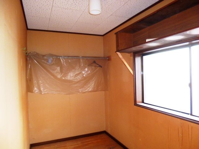 Receipt. It also has spacious closet ~