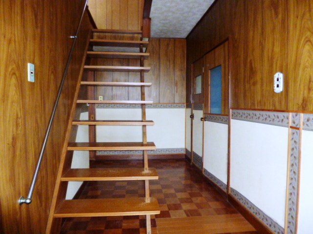 Entrance. Also bright and spacious entrance hall!