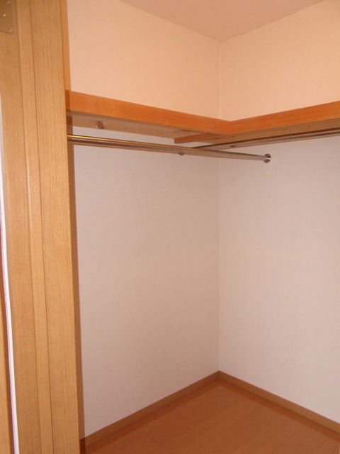 Receipt. 2F walk-in closet