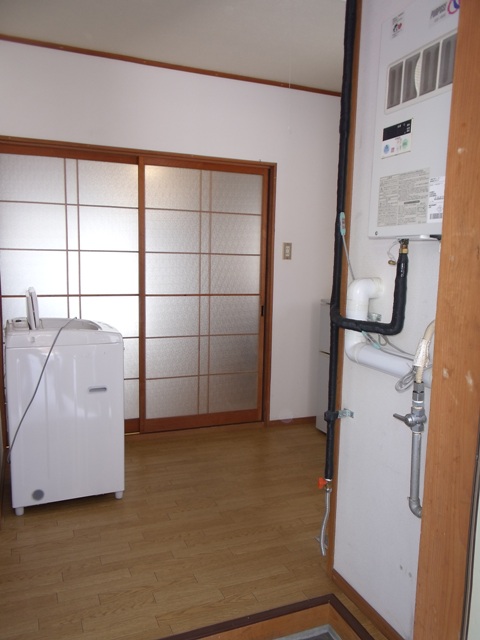 Kitchen. It does not have a washing machine