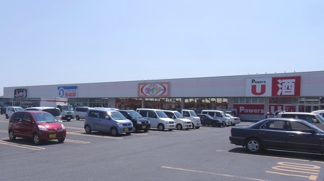 Shopping centre. Across Plaza Towada Minami until the (shopping center) 923m