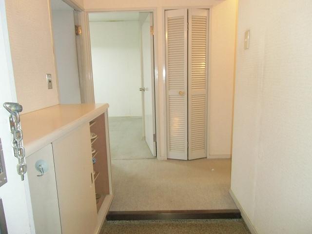 Entrance. Indoor (12 May 2013) Shooting