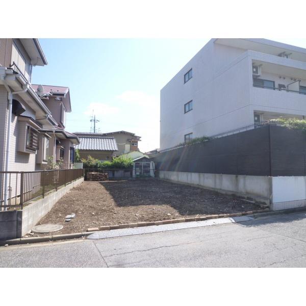 Local land photo. Between a population of about 7.5m