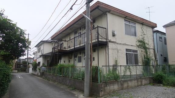 Local land photo. Local (August 2013), is shooting a quiet residential area