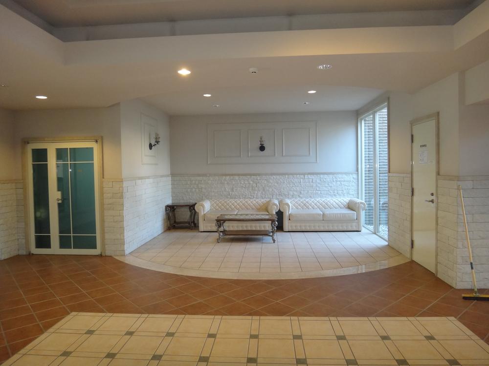 Entrance. Common areas