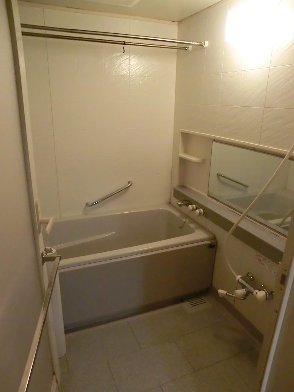 Bathroom. Indoor (11 May 2013) Shooting