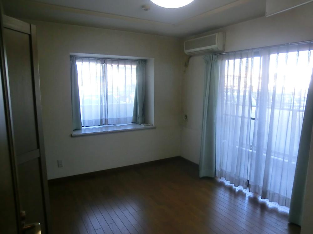 Non-living room. Indoor (11 May 2013) Shooting