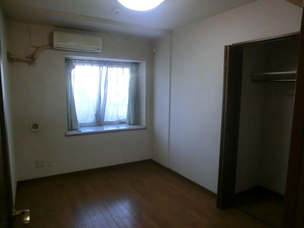 Non-living room. Indoor (11 May 2013) Shooting