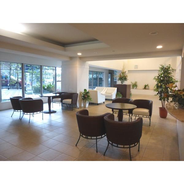 lobby. All year round, Planting has been decorated in clean