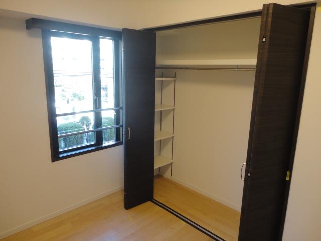 Receipt.  ◆ Also without wasting niche space, We also with shelf on the side of the closet!