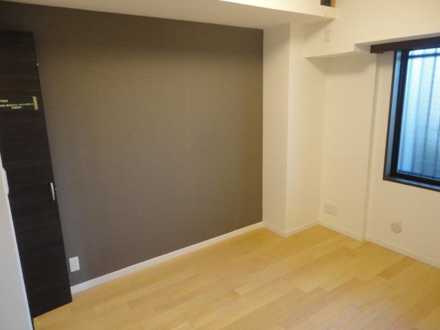 Non-living room.  ◆ Air conditioning also has been a new installation