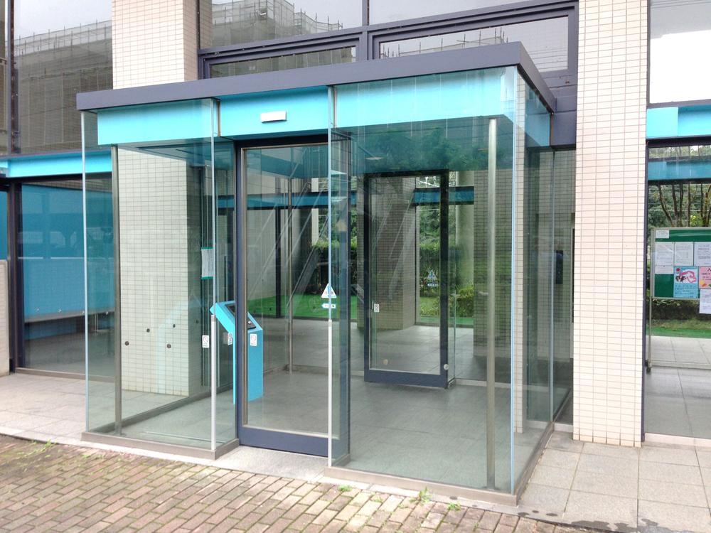 Entrance. Common areas