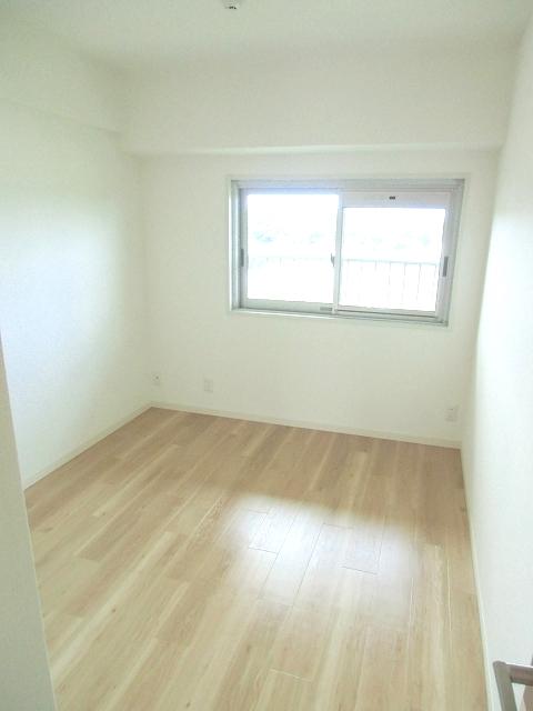 Non-living room. Indoor (September 2013) Shooting