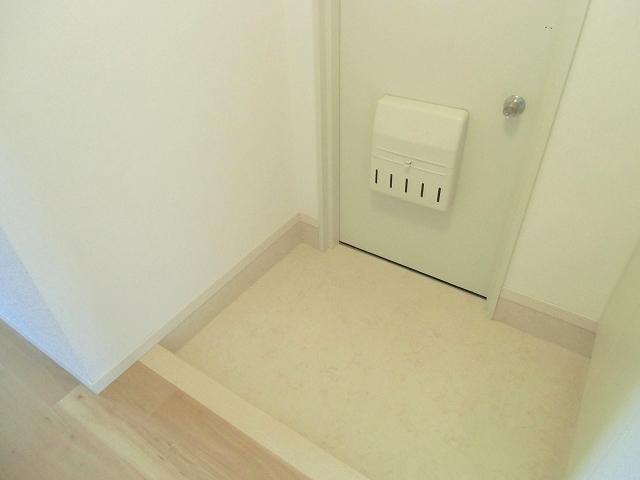 Entrance. Indoor (September 2013) Shooting