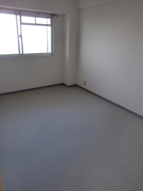 Non-living room. Indoor (11 May 2012) shooting