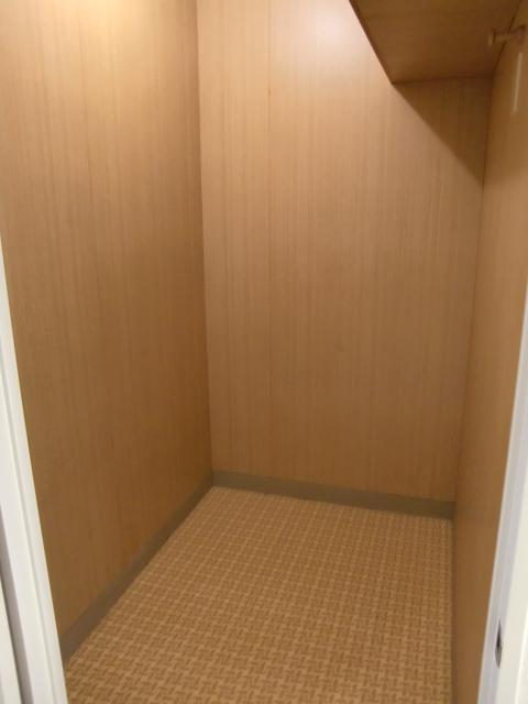 Receipt. Indoor (11 May 2012) shooting It is a closet