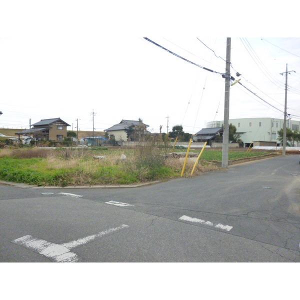 Local photos, including front road. South road