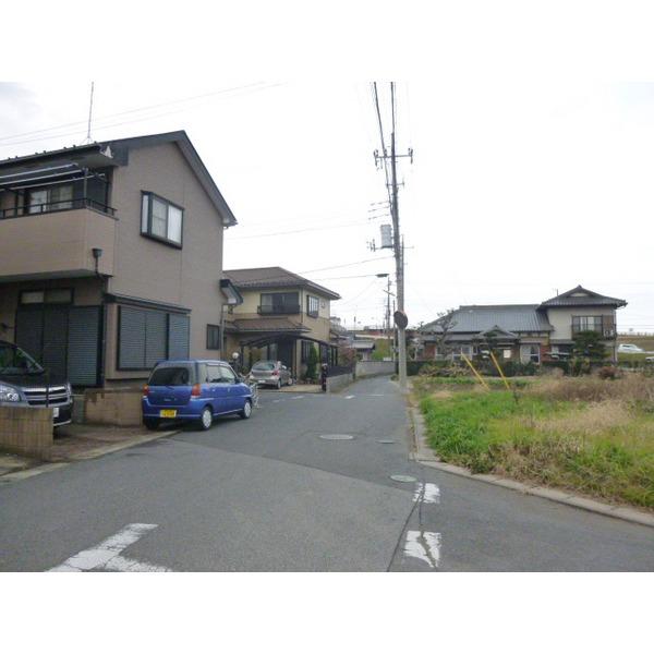 Local photos, including front road. West road