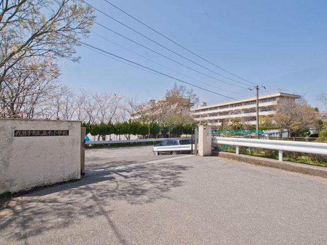 Primary school. Abiko 700m to stand Namiki Elementary School