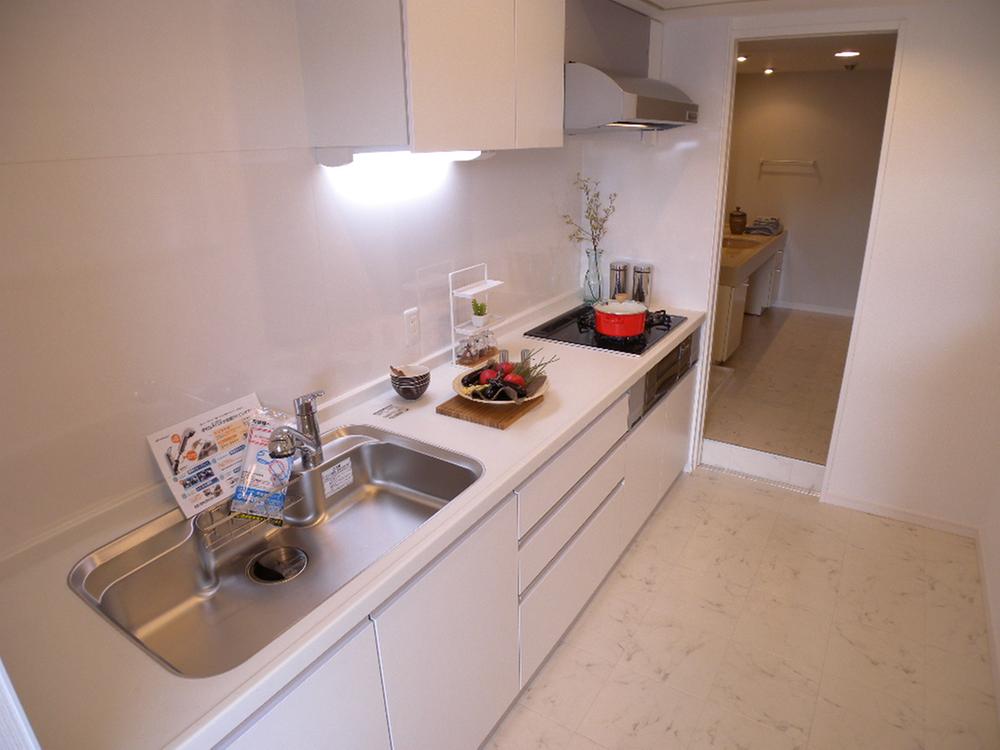 Kitchen. Local (12 May 2013) Shooting