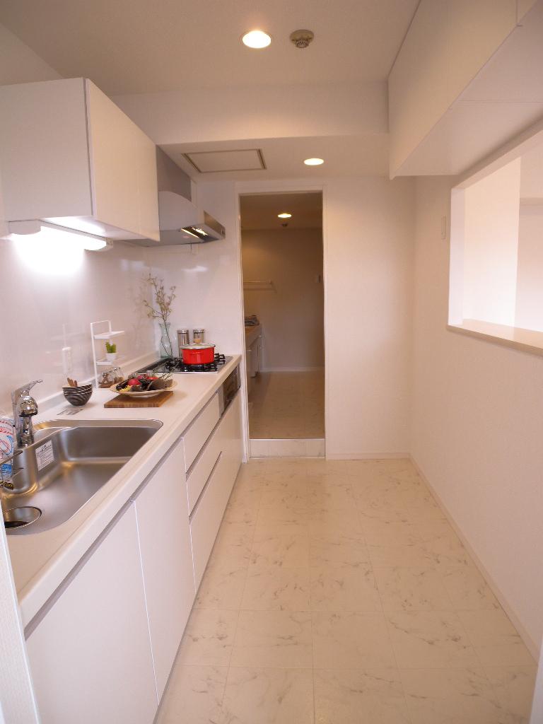 Kitchen. Local (12 May 2013) Shooting