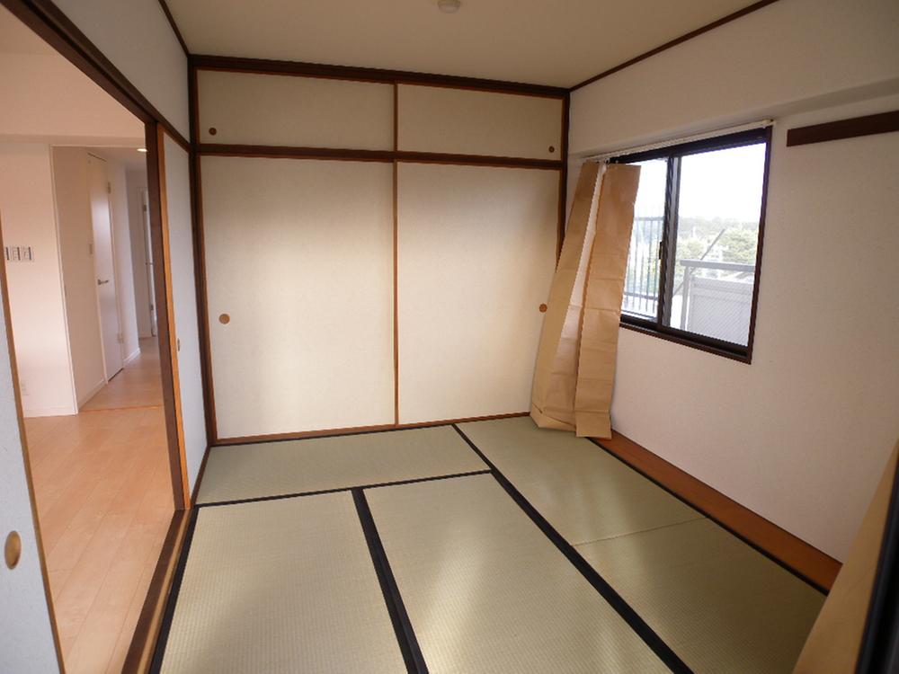 Non-living room. Local (12 May 2013) Shooting