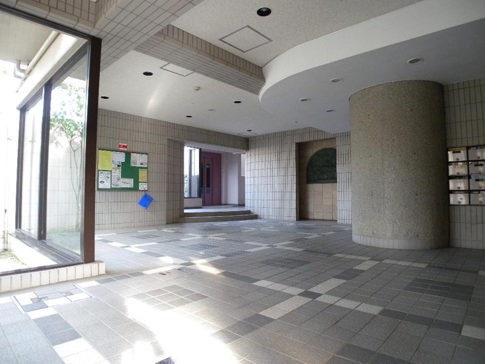 Entrance. Local (12 May 2013) Shooting