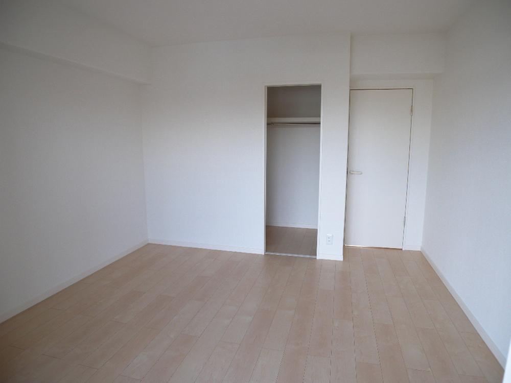 Non-living room. Local (12 May 2013) Shooting