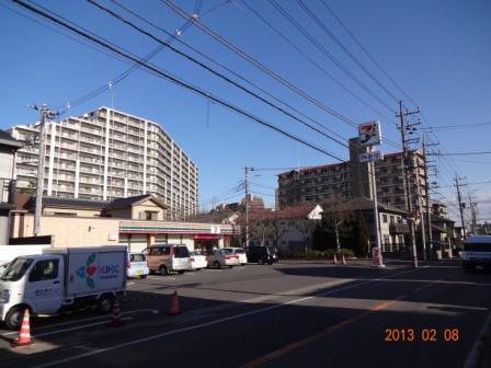 Convenience store. Seven-Eleven a 5-minute walk