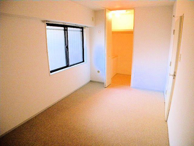 Non-living room. Indoor (September 2012) shooting