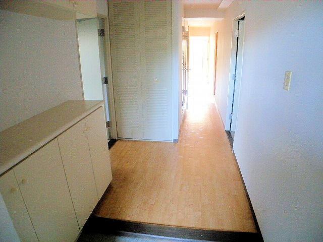 Entrance. Indoor (September 2012) shooting