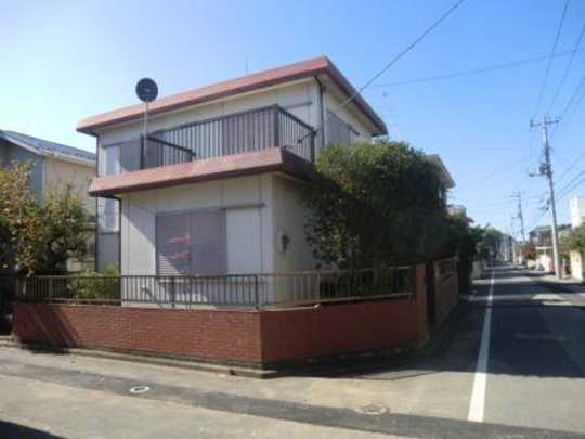 Local land photo. Building appearance