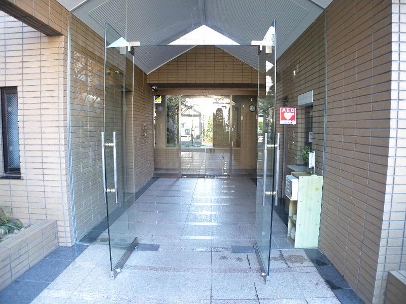 Entrance. Common areas